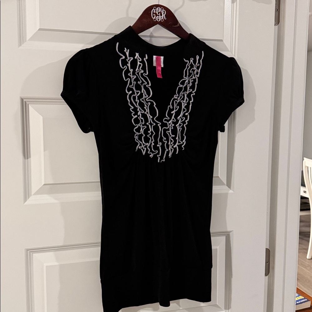 Black ruffle front v neck Silky Blouse Cap Sleeve size 8
